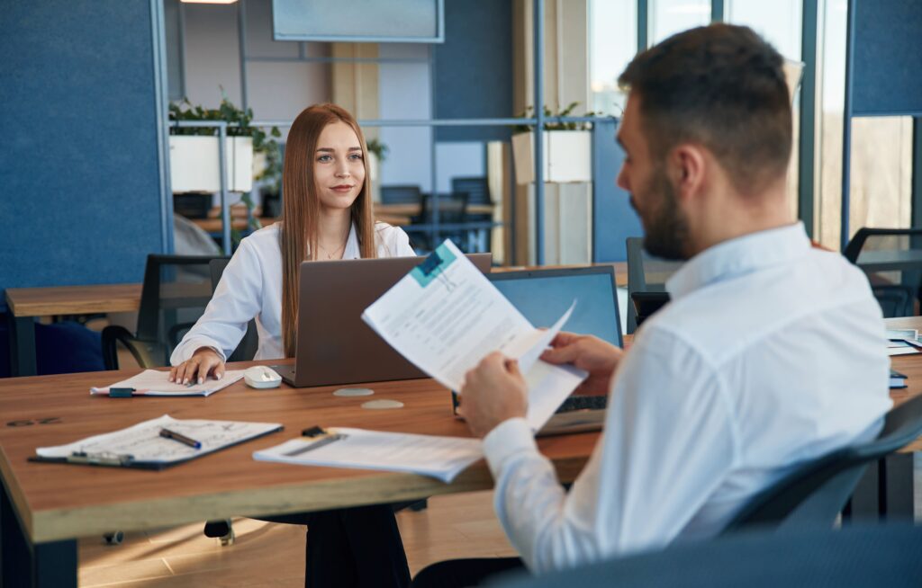 Contratar autónomos y freelancers. Asesoría fiscal online. You Asesoría
